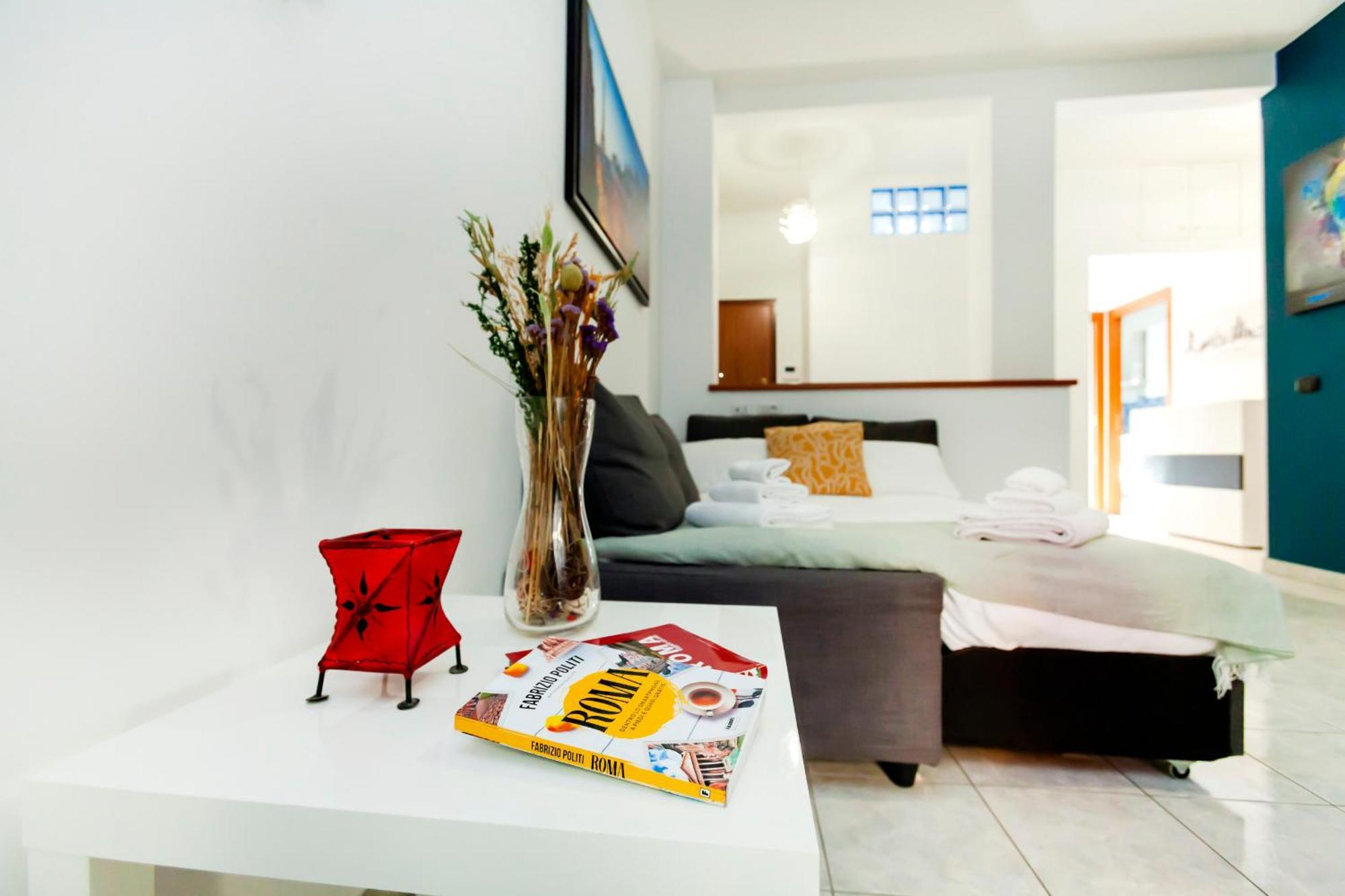 Cozy Trastevere Station Apartment Rome